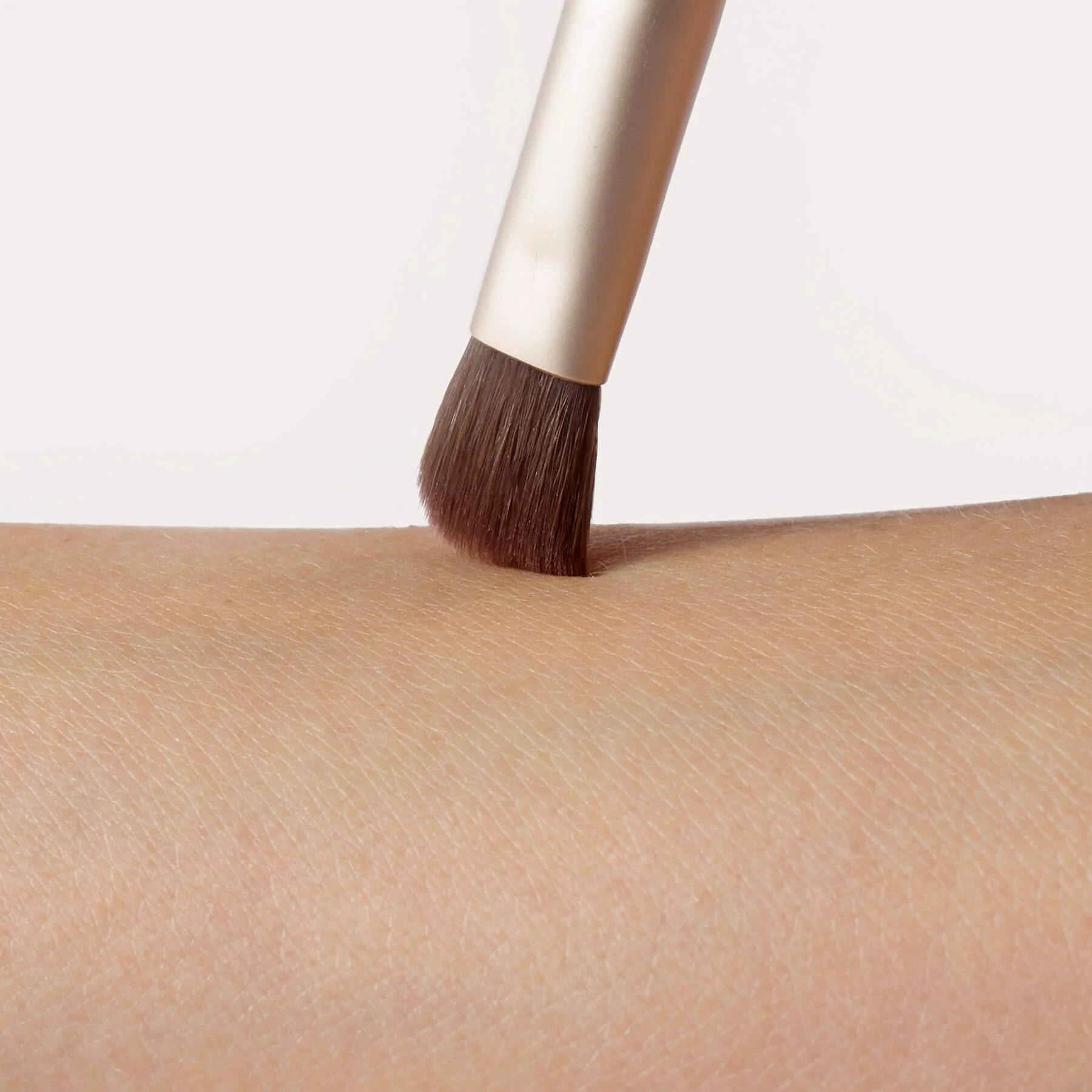 Pro Series Flat Eye Brush - Image 3