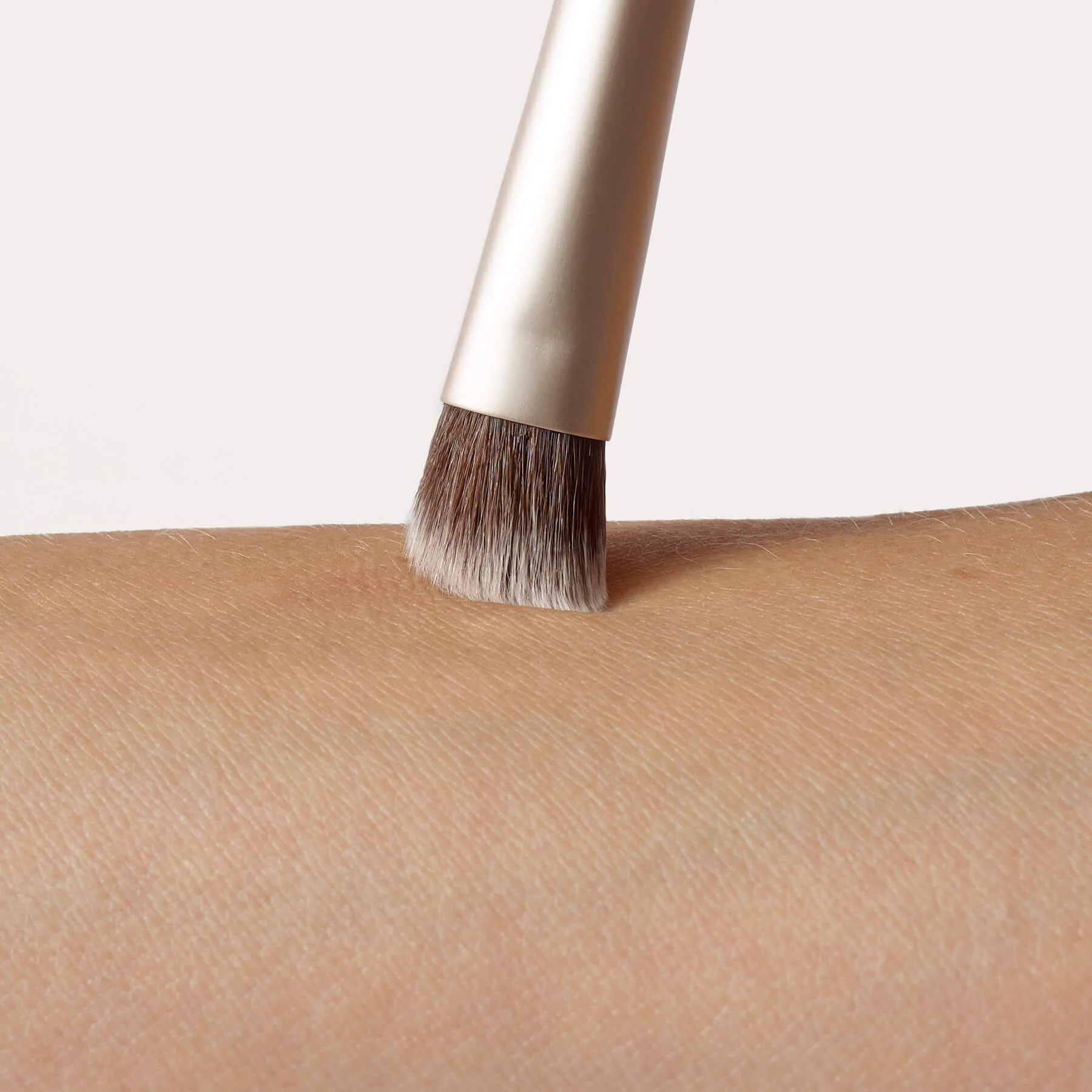 Pro Series Fluffy Eye Brush - Image 3